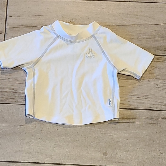 🍬 IPlay rashguard 12 months 🌻🍉🎠 🌸 🍀 ❄️ 🏵💫🧋☃️🦋🐯🐠 - Picture 1 of 2